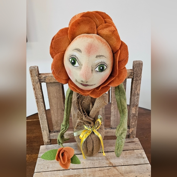 Gallerie II Joe Spencer Blossom Sunflower Figurine - Picture 1 of 4